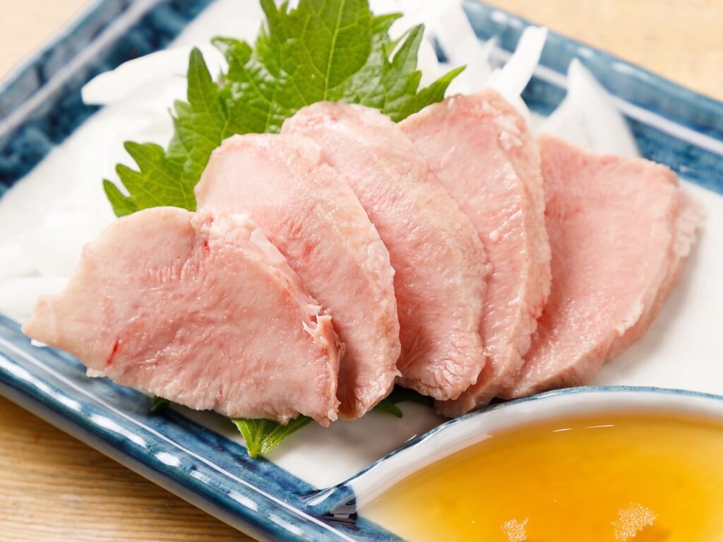 低温調理で柔らかく仕上げました！
【タン刺し】